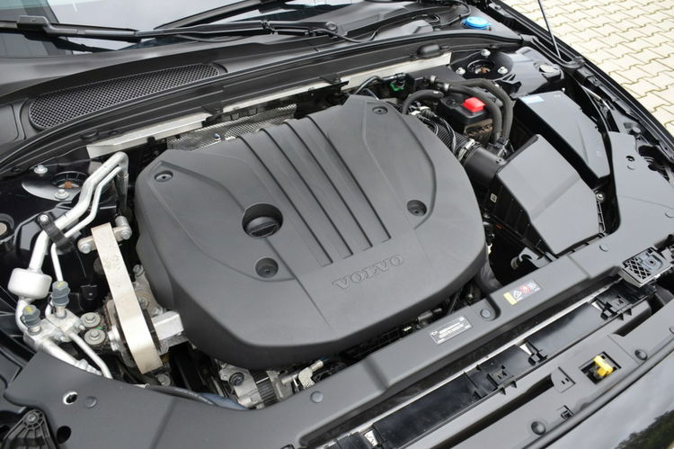 Volvo V60 Czarne Zarejestrowane 2.0B3 Mild Hybrid Serwis As.pasa Czytanie znaków zdjęcie 5