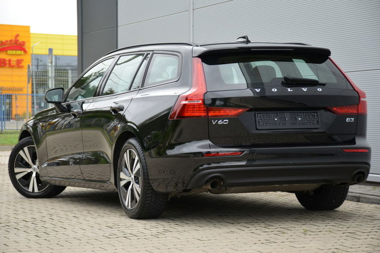 Volvo V60 Czarne Zarejestrowane 2.0B3 Mild Hybrid Serwis As.pasa Czytanie znaków zdjęcie 8