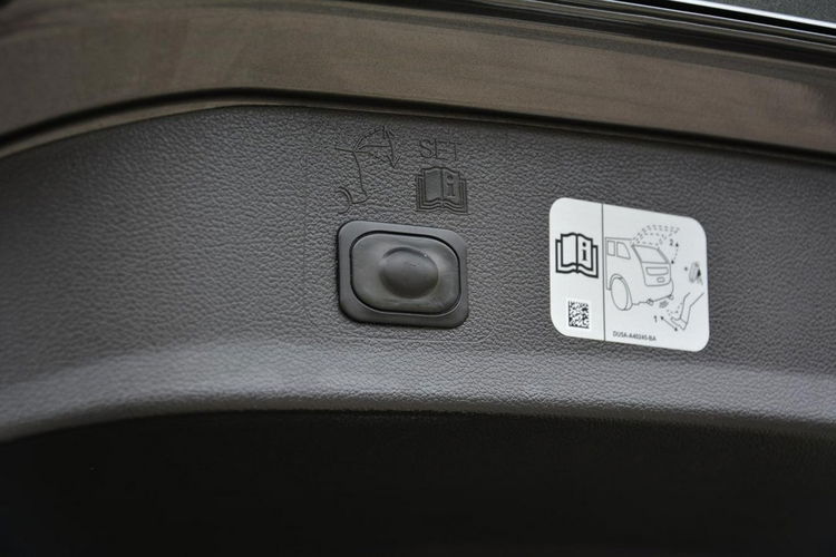 Kuga 105 tys km Lift ST-Line Navi Ledy Skóry El. klapa ParkAssist ASO FORD zdjęcie 37