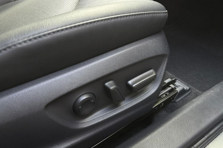 Toyota Camry 2.5 HSD 218KM EXECUTIVE, gwarancja, FV23% zdjęcie 27