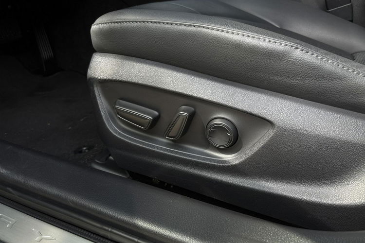 Toyota Camry 2.5 HSD 218KM EXECUTIVE, gwarancja, FV23% zdjęcie 28