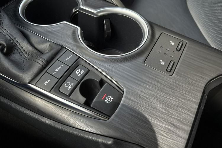 Toyota Camry 2.5 HSD 218KM EXECUTIVE, gwarancja, FV23% zdjęcie 31