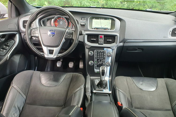 Volvo V40 2.0 D2 120KM # rDesign # NAVI # BiXenon # Skóra # Alkantara # IGIEŁKA zdjęcie 5