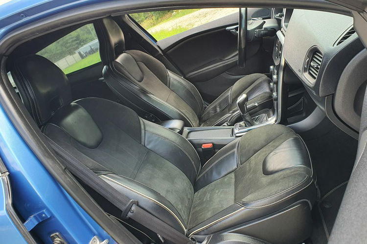 Volvo V40 2.0 D2 120KM # rDesign # NAVI # BiXenon # Skóra # Alkantara # IGIEŁKA zdjęcie 7