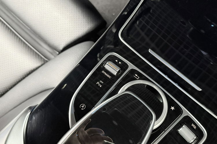 Mercedes C 250 2.2CDi 204KM AMG line Dach panoramiczny 4MATIC Keyless COMAND zdjęcie 27