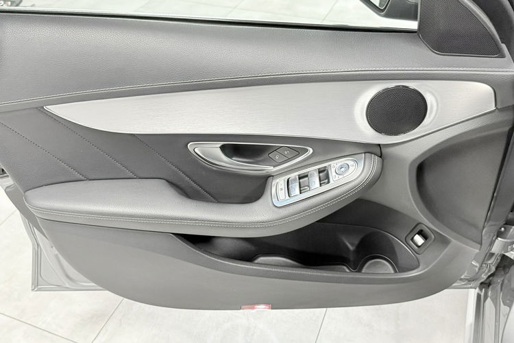 Mercedes C 250 2.2CDi 204KM AMG line Dach panoramiczny 4MATIC Keyless COMAND zdjęcie 40