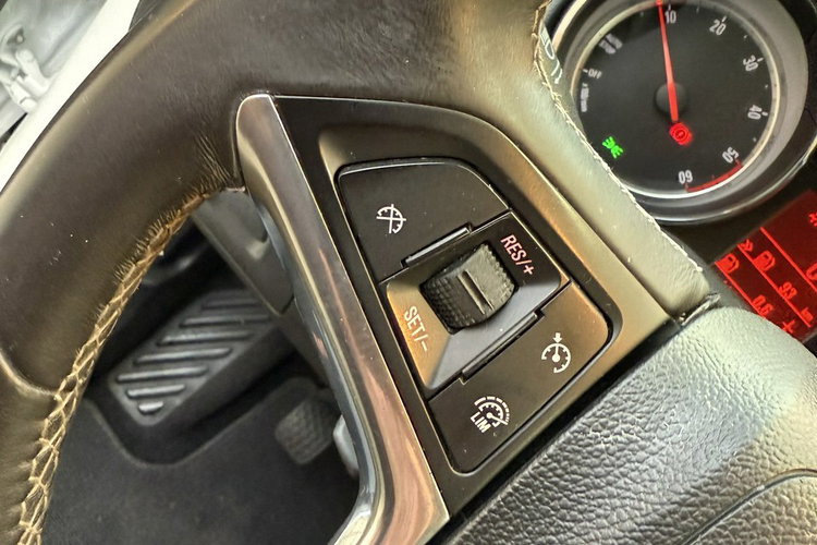 Opel Mokka 4x4 . Kamera cof. Navi. Klimatronik zdjęcie 21