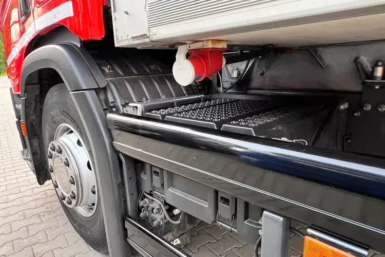 P360 scania po kontrakcie złotym idealny stan chłodnia mroźnia T-1000R 370Tkm 6x2/4 zdjęcie 19