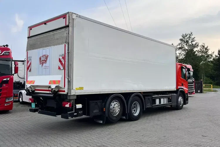 P360 scania po kontrakcie złotym idealny stan chłodnia mroźnia T-1000R 370Tkm 6x2/4 zdjęcie 5