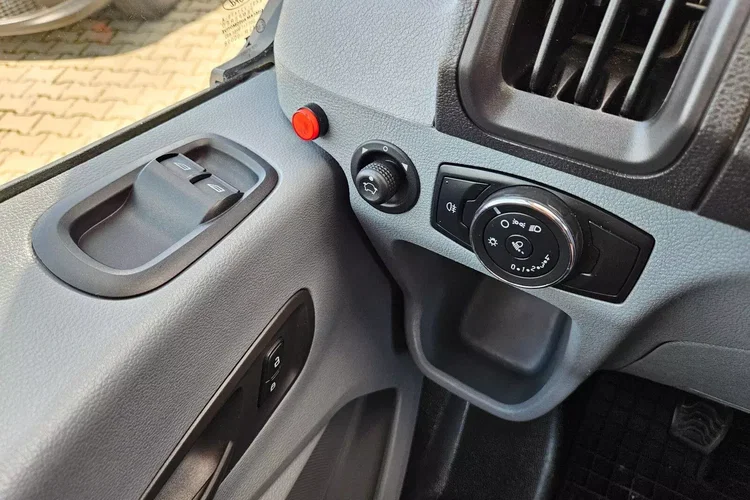 Ford transit Kontener 8 ePAL 69999zł NETTO 2.0 TdCi/131KM zdjęcie 18