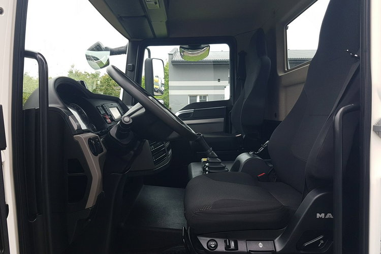 TGL 12.220 HAKOWIEC SKIBICKI 4x2 KLIMA DO KONTENERÓW MANUAL 12T POD KONTENER zdjęcie 9