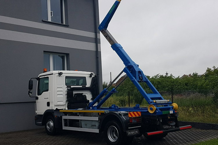 TGL 12.220 HAKOWIEC SKIBICKI 4x2 KLIMA DO KONTENERÓW MANUAL 12T POD KONTENER zdjęcie 3