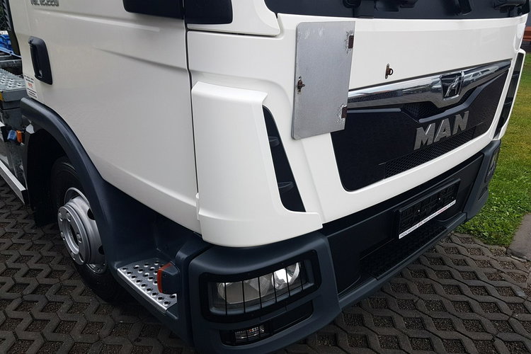 TGL 12.220 HAKOWIEC SKIBICKI 4x2 KLIMA DO KONTENERÓW MANUAL 12T POD KONTENER zdjęcie 32