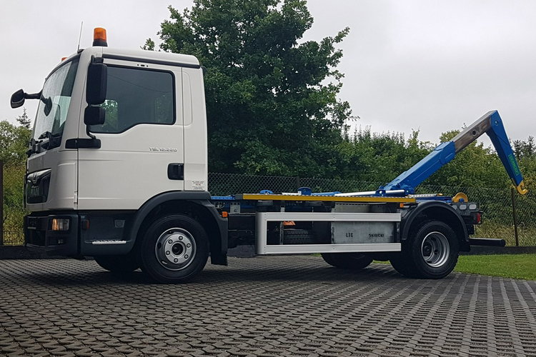 TGL 12.220 HAKOWIEC SKIBICKI 4x2 KLIMA DO KONTENERÓW MANUAL 12T POD KONTENER zdjęcie 37