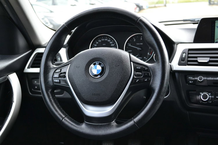 BMW 318 Klimatyzacja Nawigacja Zadbany El. Klapa KeyLessGo zdjęcie 11