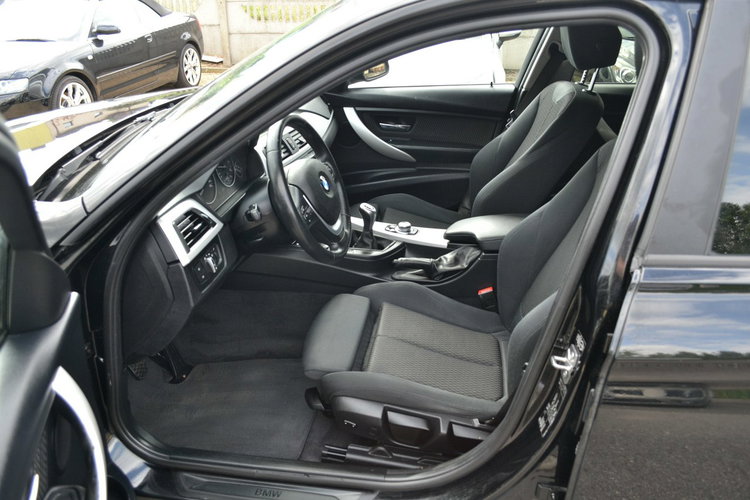 BMW 318 Klimatyzacja Nawigacja Zadbany El. Klapa KeyLessGo zdjęcie 7