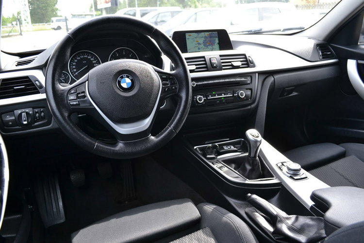 BMW 318 Klimatyzacja Nawigacja Zadbany El. Klapa KeyLessGo zdjęcie 9
