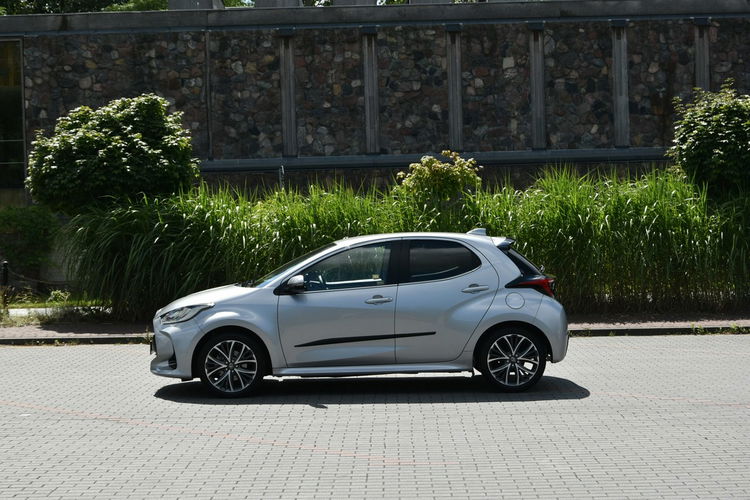 Toyota Yaris Executive 1.5 BENZYNA 125KM AUTOMAT 2022r. Polski SALON Skóra Virtual zdjęcie 2