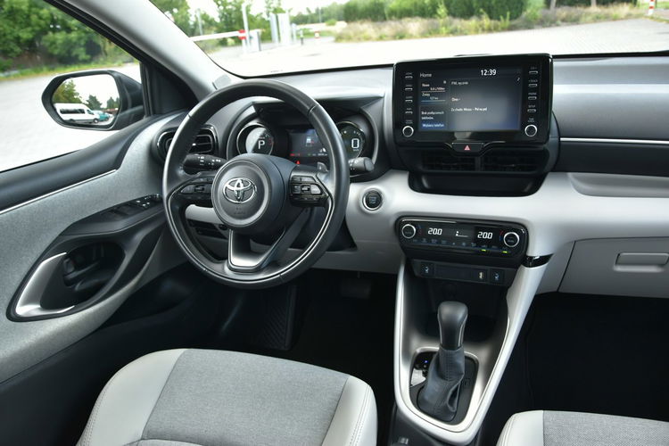 Toyota Yaris Executive 1.5 BENZYNA 125KM AUTOMAT 2022r. Polski SALON Skóra Virtual zdjęcie 9