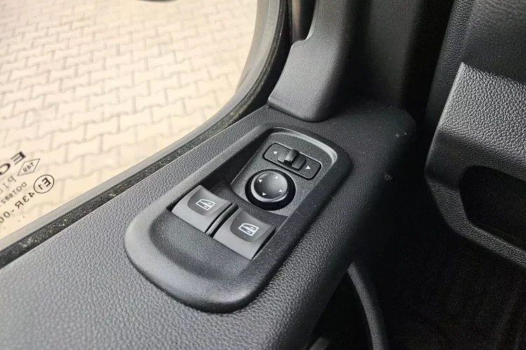 Renault Master L4H2 119999zł NETTO Brygadówka 7 osób 2.3dCi/145KM zdjęcie 17