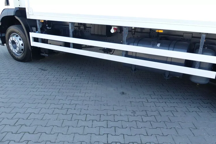 DAF CF 370 / 6x2 / CHŁODNIA 8.25 + WINDA / EURO 6 / 330 TYS KM / zdjęcie 12