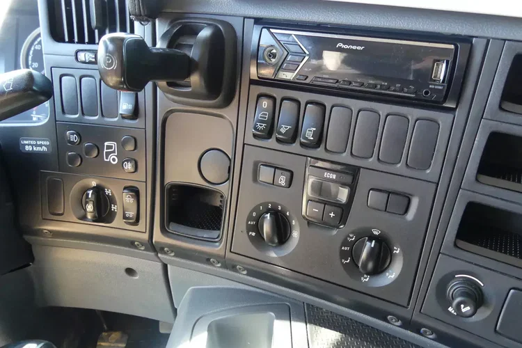 Scania P400 / 8x4 / WYWROTKA / HYDROBURTA / MANUAL / RETARDER / zdjęcie 28