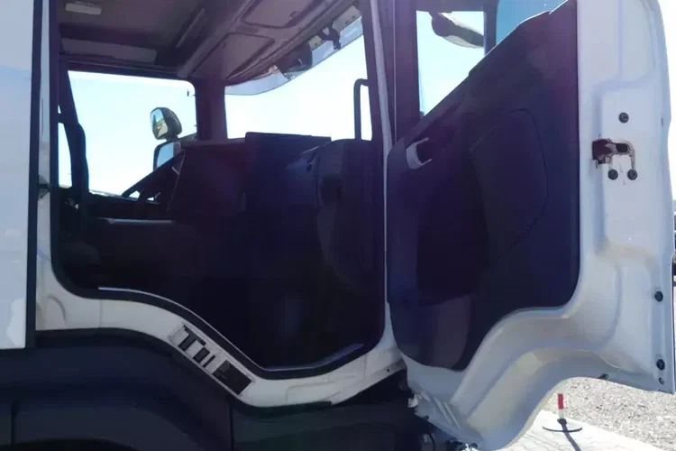 Scania P400 / 8x4 / WYWROTKA / HYDROBURTA / MANUAL / RETARDER / zdjęcie 29