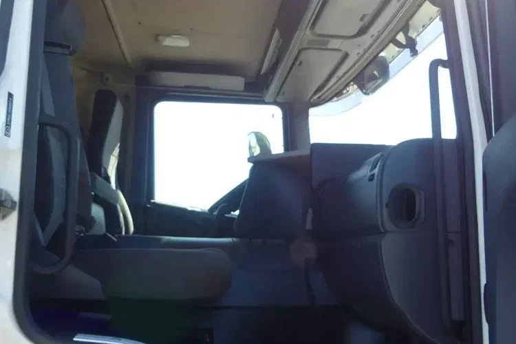 Scania P400 / 8x4 / WYWROTKA / HYDROBURTA / MANUAL / RETARDER / zdjęcie 30