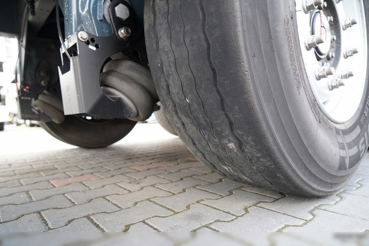 Fruehauf / KONTENER / KOFFER /  DOPPLESTOCK / OSIE SAF / 2 OSIE  PODNOSZONE / ROLETA / MOCNA PODŁOGA: SZYNA DESKA zdjęcie 16