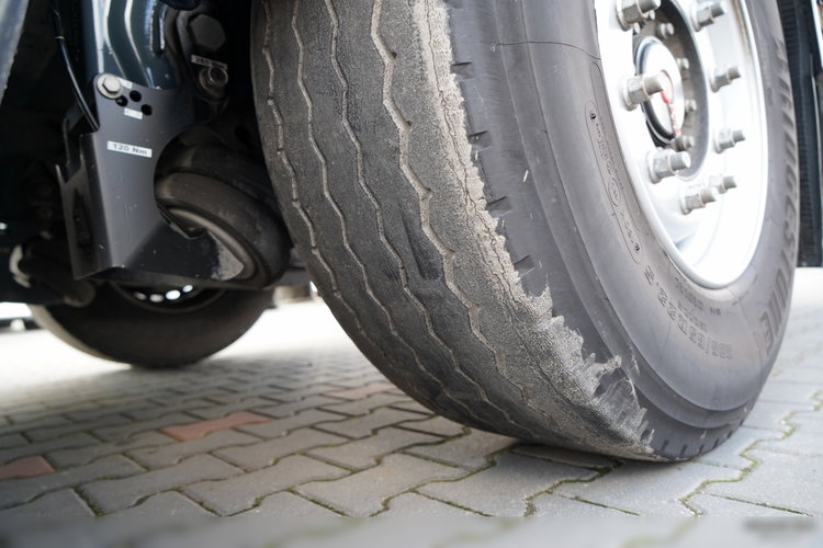 Fruehauf / KONTENER / KOFFER /  DOPPLESTOCK / OSIE SAF / 2 OSIE  PODNOSZONE / ROLETA / MOCNA PODŁOGA: SZYNA DESKA zdjęcie 18