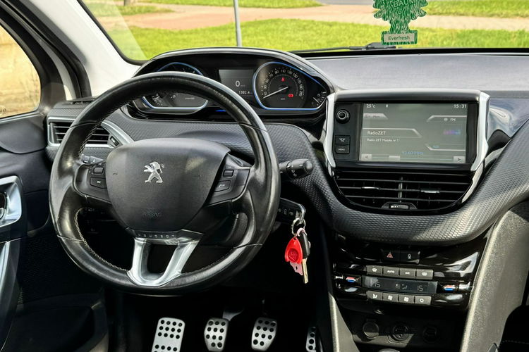 Peugeot 2008 Benzyna Allure Lakier Perła zdjęcie 18