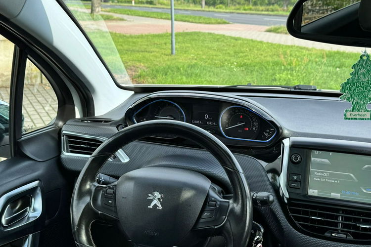Peugeot 2008 Benzyna Allure Lakier Perła zdjęcie 22
