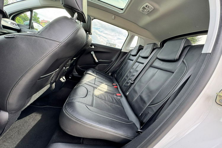 Peugeot 2008 Benzyna Allure Lakier Perła zdjęcie 24