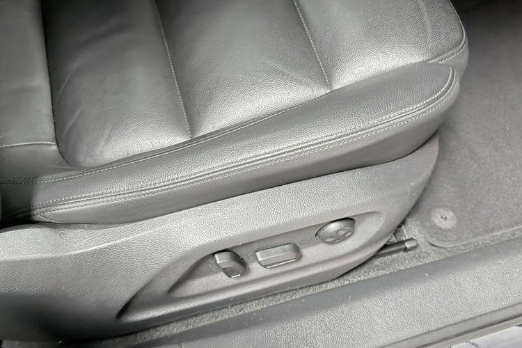 Volkswagen Sharan 2.0tdi170KM DSG Highline Exclusive kamera Skóry Webasto Bixenon zdjęcie 19