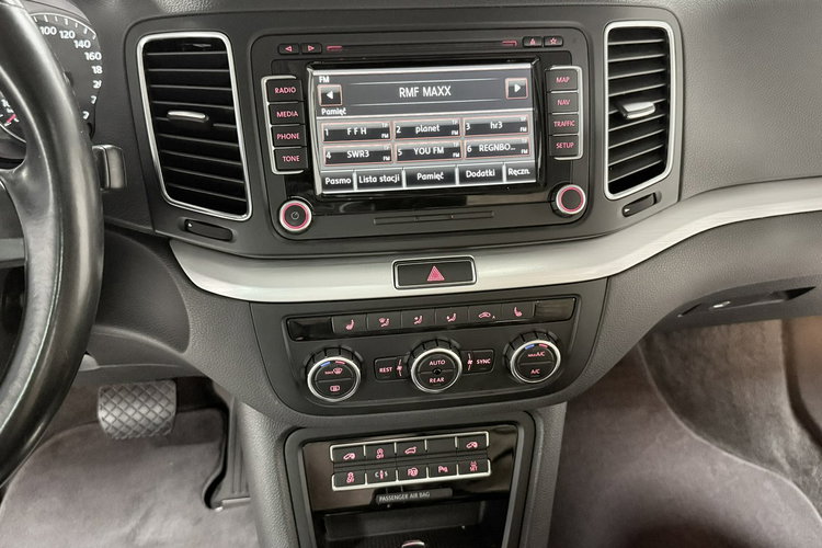 Volkswagen Sharan 2.0tdi170KM DSG Highline Exclusive kamera Skóry Webasto Bixenon zdjęcie 25