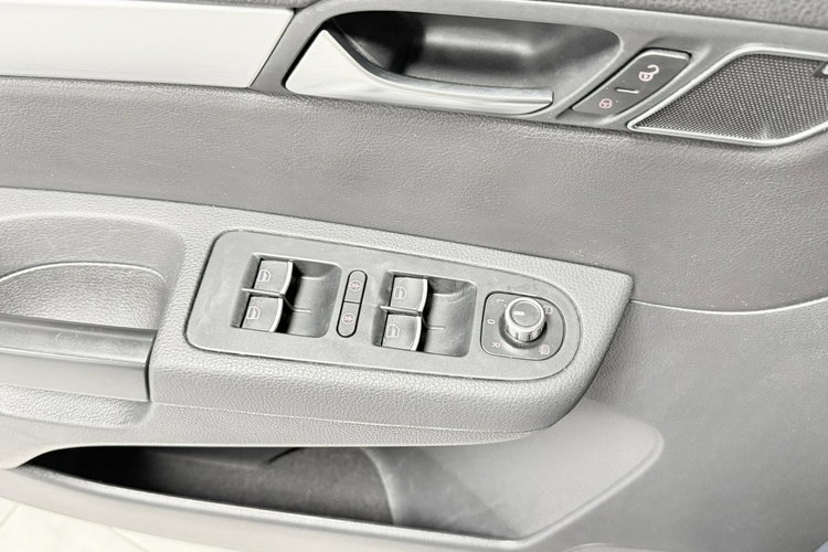 Volkswagen Sharan 2.0tdi170KM DSG Highline Exclusive kamera Skóry Webasto Bixenon zdjęcie 41