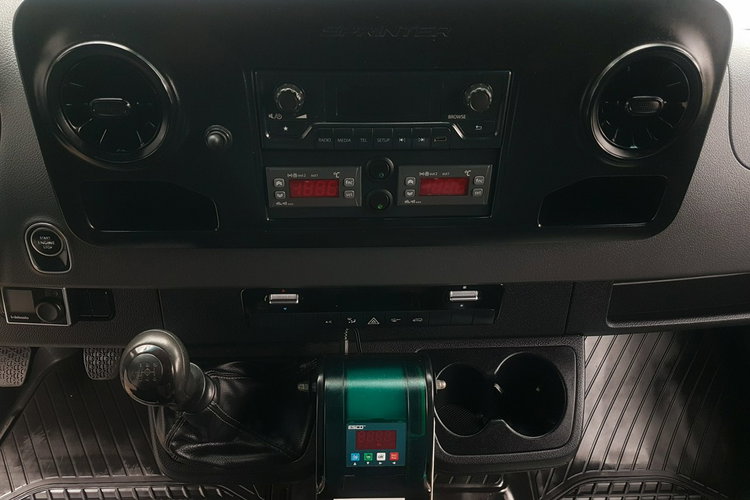 Mercedes Sprinter MAXI CHŁODNIA AGREGAT 2 KOMORY GRZANIE KLIMA IZOTERMA BLASZAK zdjęcie 10