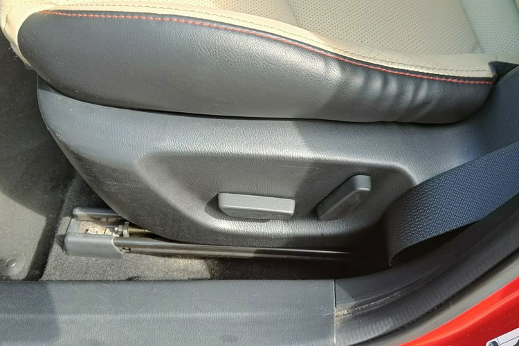 Mazda 3 2.0 Sports-Line, automat, skóra, ksenony, nawigacja, kamera, bezwypadkowy zdjęcie 18