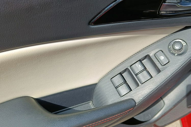 Mazda 3 2.0 Sports-Line, automat, skóra, ksenony, nawigacja, kamera, bezwypadkowy zdjęcie 21