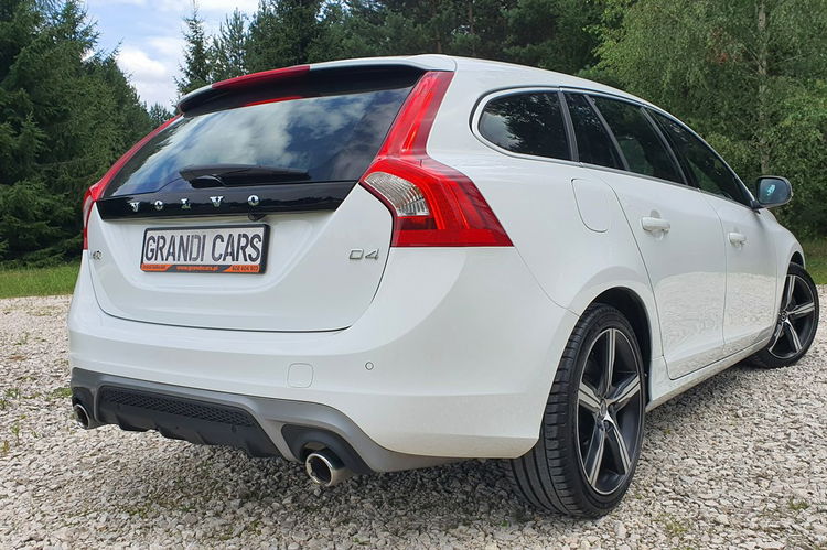 Volvo V60 2.0 D4 190KM # rDesign # Automat # NAVI # BiXenon # Skóra # Alkantara zdjęcie 2