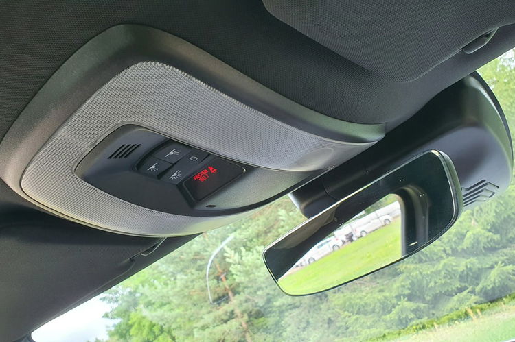 Volvo V60 2.0 D4 190KM # rDesign # Automat # NAVI # BiXenon # Skóra # Alkantara zdjęcie 20