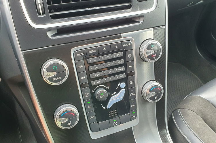 Volvo V60 2.0 D4 190KM # rDesign # Automat # NAVI # BiXenon # Skóra # Alkantara zdjęcie 22