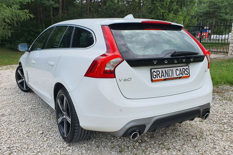 Volvo V60 2.0 D4 190KM # rDesign # Automat # NAVI # BiXenon # Skóra # Alkantara zdjęcie 4