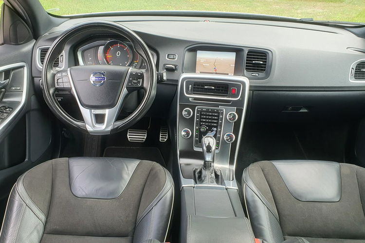 Volvo V60 2.0 D4 190KM # rDesign # Automat # NAVI # BiXenon # Skóra # Alkantara zdjęcie 5