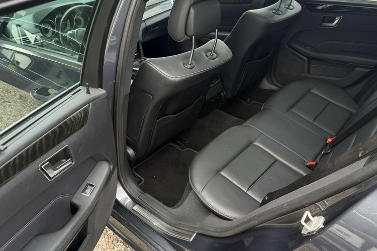 Mercedes E 350 3.5v6 Benz.7 osobowy max wersja wyposażenia śliczny zadbany 1.r.gwaran zdjęcie 27
