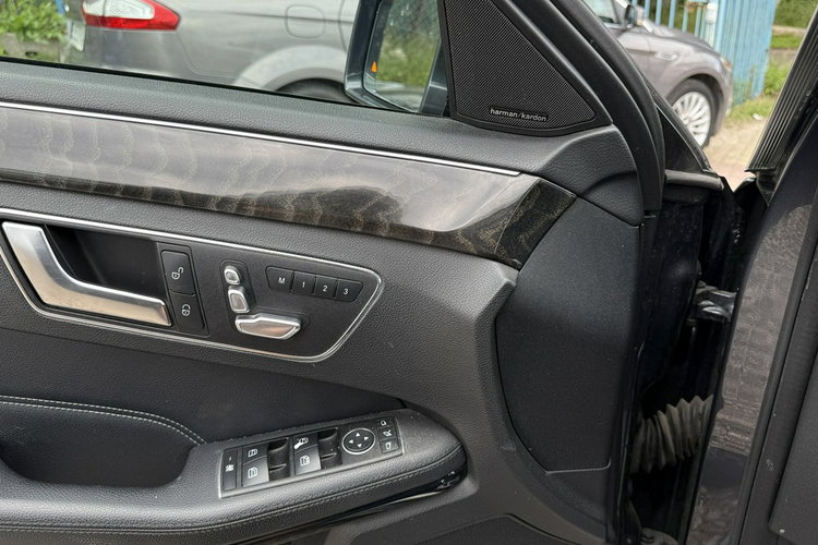 Mercedes E 350 3.5v6 Benz.7 osobowy max wersja wyposażenia śliczny zadbany 1.r.gwaran zdjęcie 28