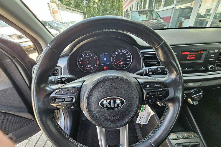 Kia Rio model 2018, grzana kierownica i fotele, asystent pasa, radar zdjęcie 15