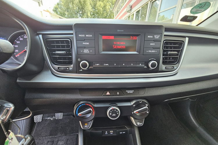 Kia Rio model 2018, grzana kierownica i fotele, asystent pasa, radar zdjęcie 19