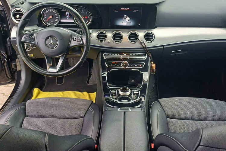 Mercedes E 220 AMG Line 195 KM zdjęcie 11