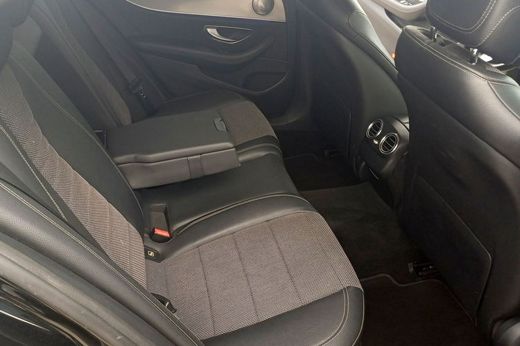 Mercedes E 220 AMG Line 195 KM zdjęcie 12